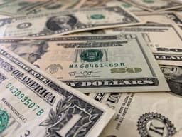 Доллары США — курс доллара к тенге вырос до 477