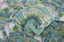 2000 казахстанских тенге